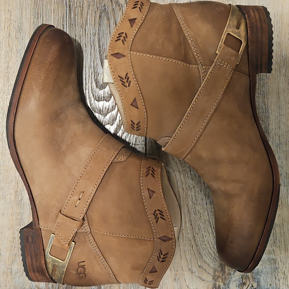 UGG Australia Austin Western Ankle Boots